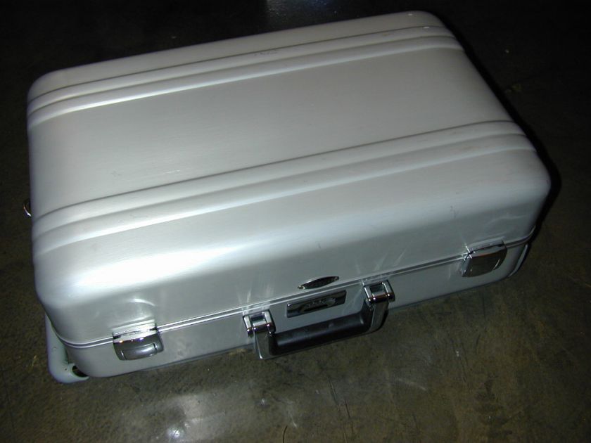 ZERO HALLIBURTON ZERO ZEROLLER ALUMINUM CASE  