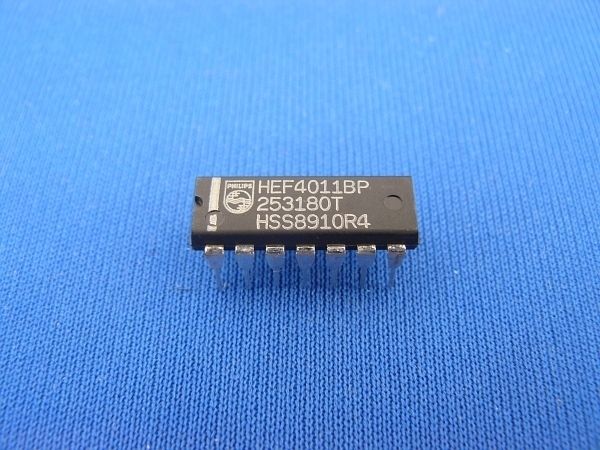 30x HEF4011BP HEF4011 4011 PHILIPS CMOS IC NEW  