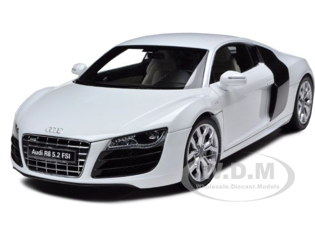 AUDI R8 5.2 FSI QUATTRO IBIS WHITE 118 DIECAST KYOSHO  