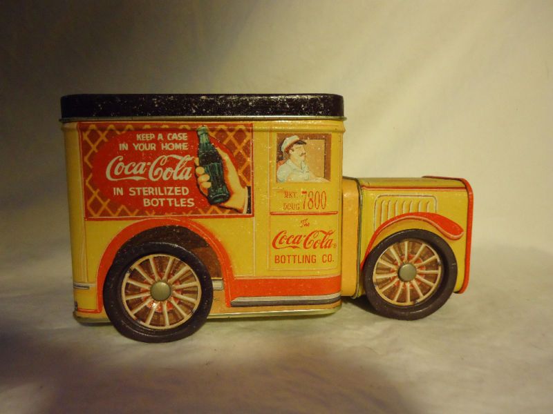 Coca Cola Tin Delivery Truck w/movable wheels *1994  