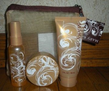 Mary Kay Creamy Frosted Vanilla Gift Set   NEW  