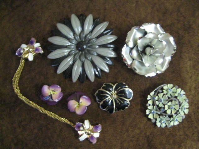 Vintage Jewelry Lot Bakelite, Juliana, Florenza, Weiss 360+ pcs  