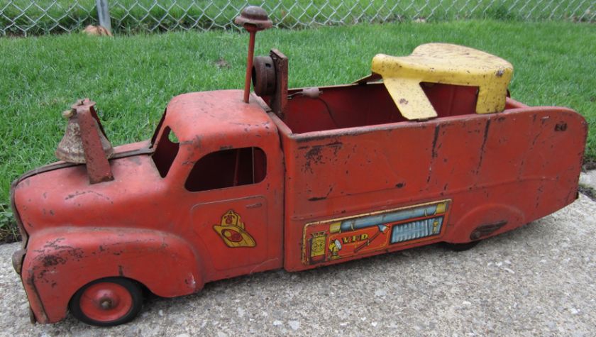 Vintage Marx Ride On VFD Fire Truck w/ Siren  