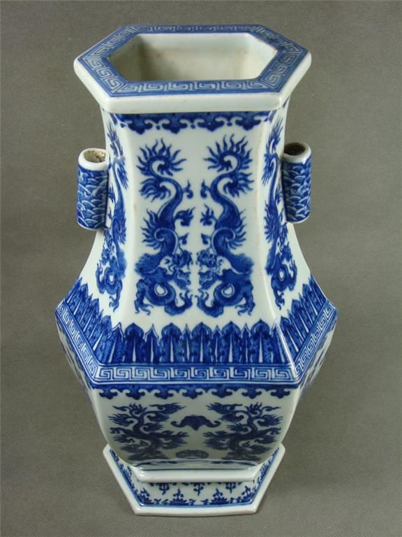 RARE Chinese Porcelain Blue&White *Dragon*Vase  