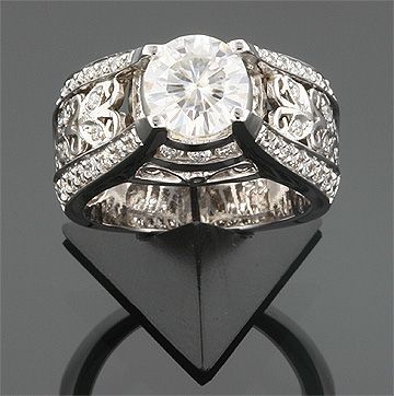 CT 14KW GOLD MOISSANITE & DIAMOND RING  