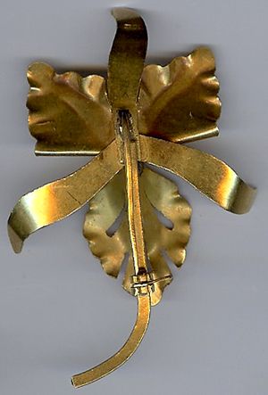 LARGE VINTAGE 18K GOLD DIMENSIONAL ORCHID PIN  