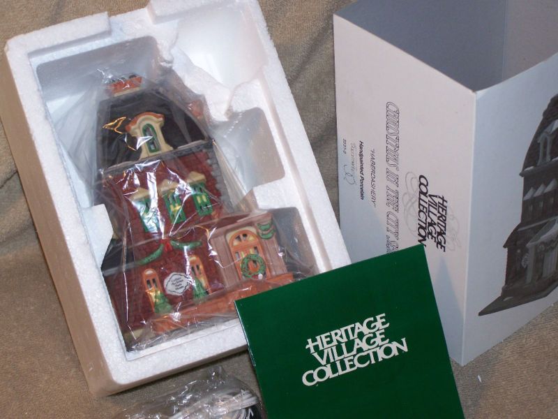 Dept 56 Christmas In The City Haberdashery NIB 5531 0  