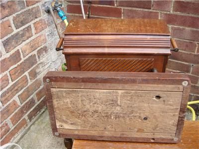 Antique Vintage Old Singer Sewing Machine in Good Working Order  