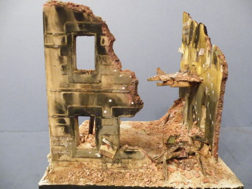 BUILT DIORAMA AMBUSH 135 FINISHED DIORAMA BASE  